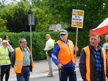 W Działoszynie odbył się dziś protest na krajowej 42